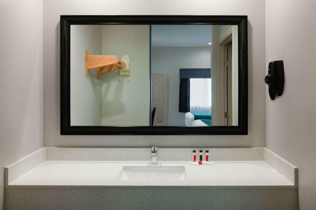 Americas Best Value Inn Houston Willowbrook Екстер'єр фото